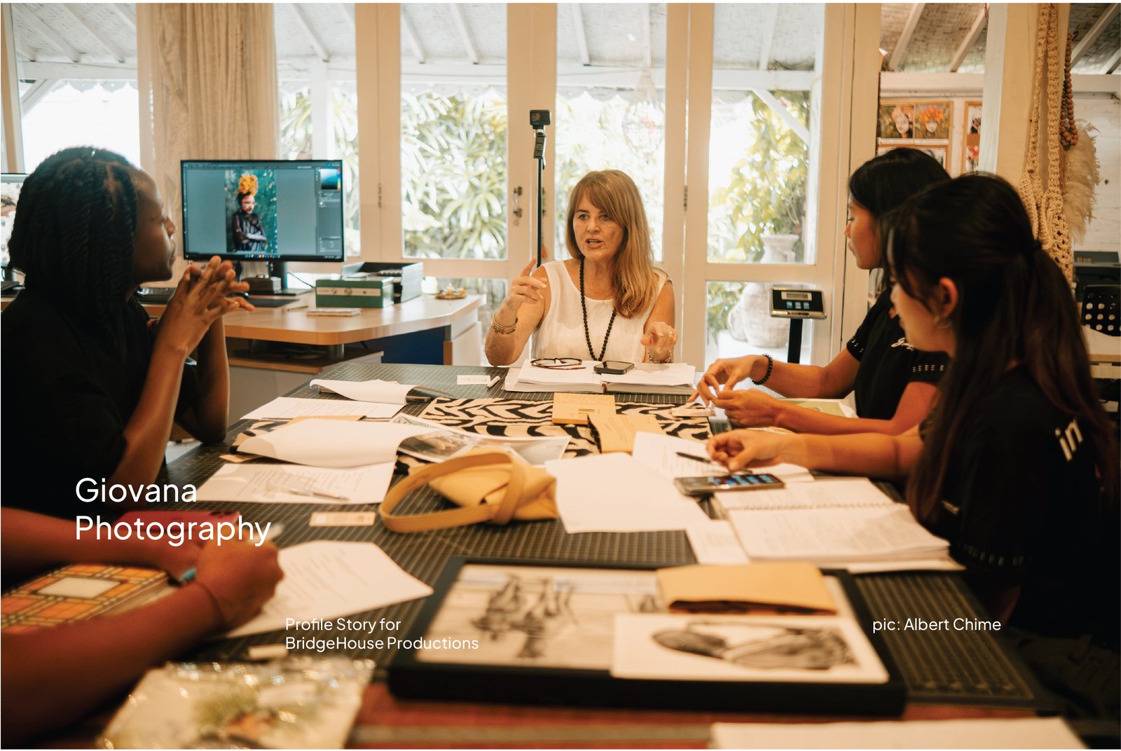 Giovana Photography — a working session around the studio table